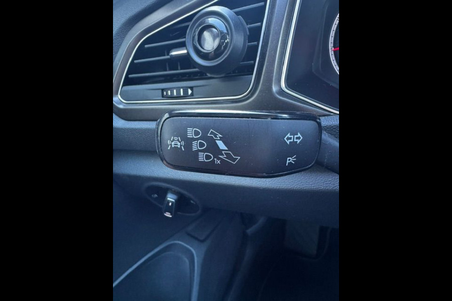 Volkswagen T-Roc 1.0 TSI Style Beats Airco,Navigatie,Camera,Panoramadak