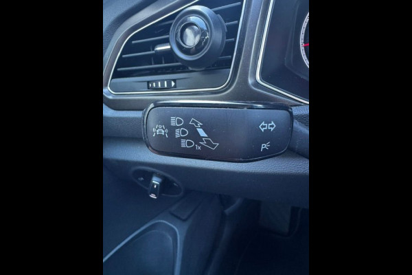Volkswagen T-Roc 1.0 TSI Style Beats Airco,Navigatie,Camera,Panoramadak
