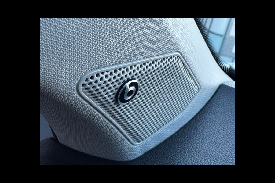 Volkswagen T-Roc 1.0 TSI Style Beats Airco,Navigatie,Camera,Panoramadak