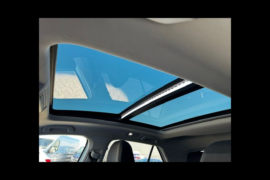 Volkswagen T-Roc 1.0 TSI Style Beats Airco,Navigatie,Camera,Panoramadak