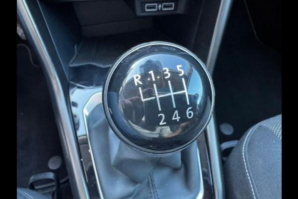 Volkswagen T-Roc 1.0 TSI Style Beats Airco,Navigatie,Camera,Panoramadak