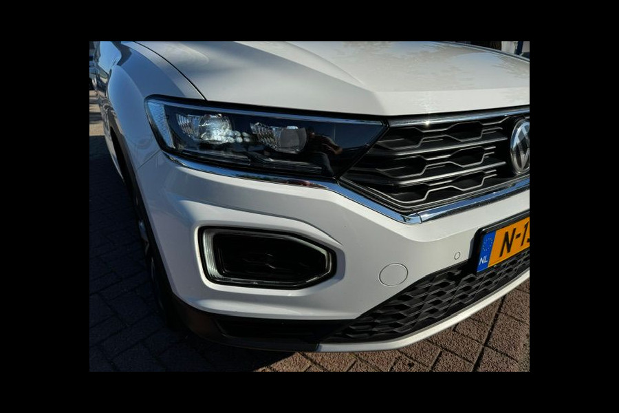 Volkswagen T-Roc 1.0 TSI Style Beats Airco,Navigatie,Camera,Panoramadak