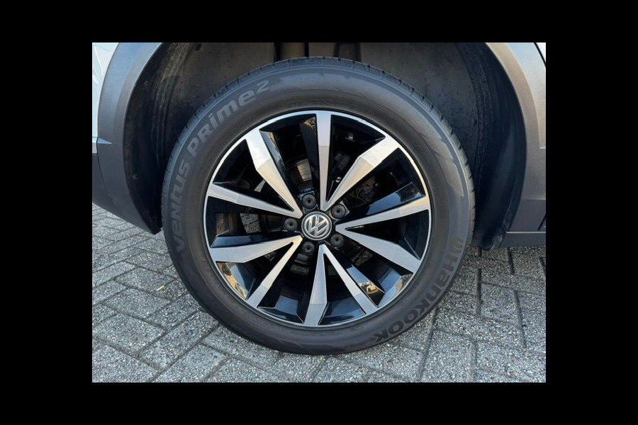 Volkswagen T-Roc 1.0 TSI Style Beats Airco,Navigatie,Camera,Panoramadak