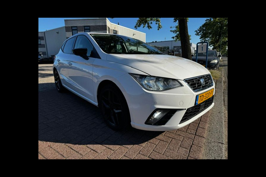 Seat Ibiza 1.6 TDI FR 5deurs Airco/ECC,Cruisecontrol,Navigatie