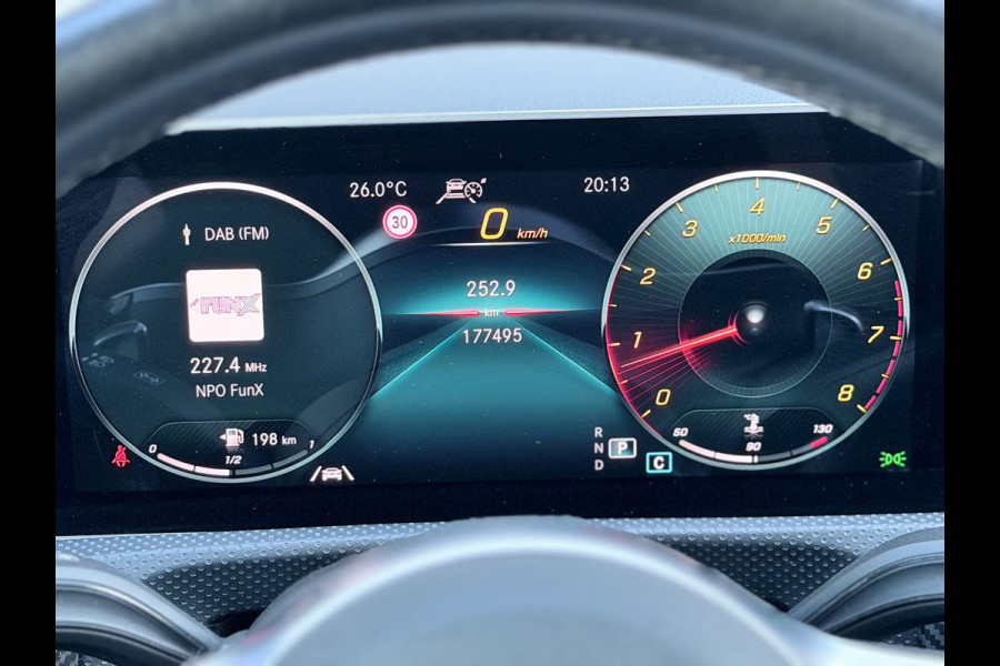 Mercedes-Benz A-Klasse 250 Premium Plus Pano/Sfeer/Camera
