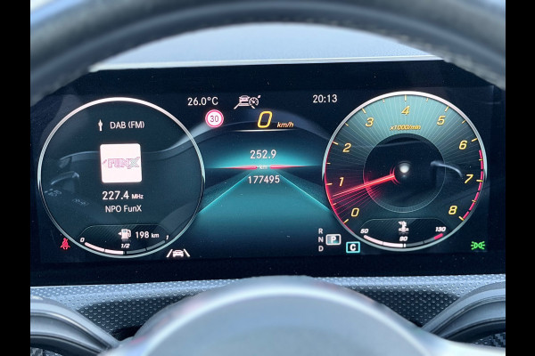 Mercedes-Benz A-Klasse 250 Premium Plus Pano/Sfeer/Camera
