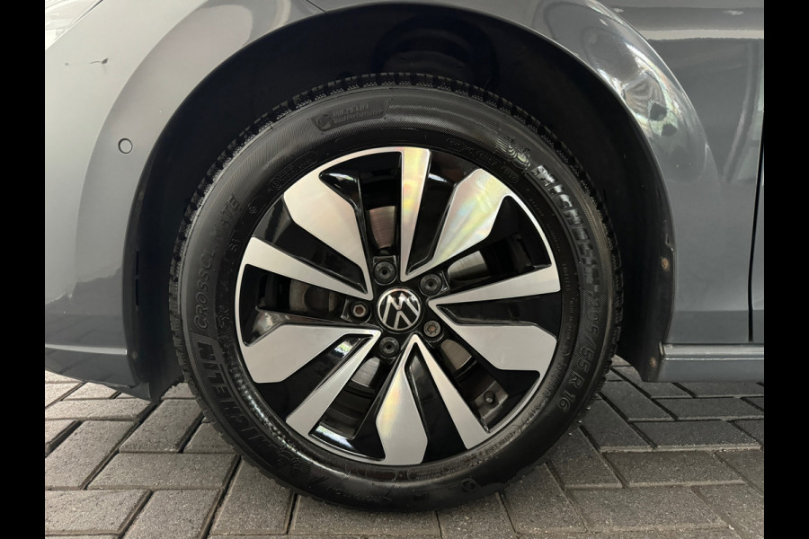 Volkswagen Golf 1.5 TSI Highline Keyless|IQ|Camera|Massage