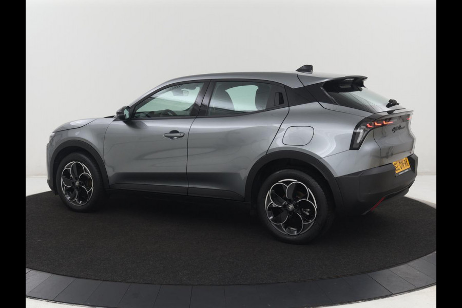 Alfa Romeo junior Elettrica 54 kWh | SOH 97,3% | Adaptive cruise | Carplay | Full LED | Parkeerhulp | Climate control | Digital Cockpit | 18'' velgen | Keyless start