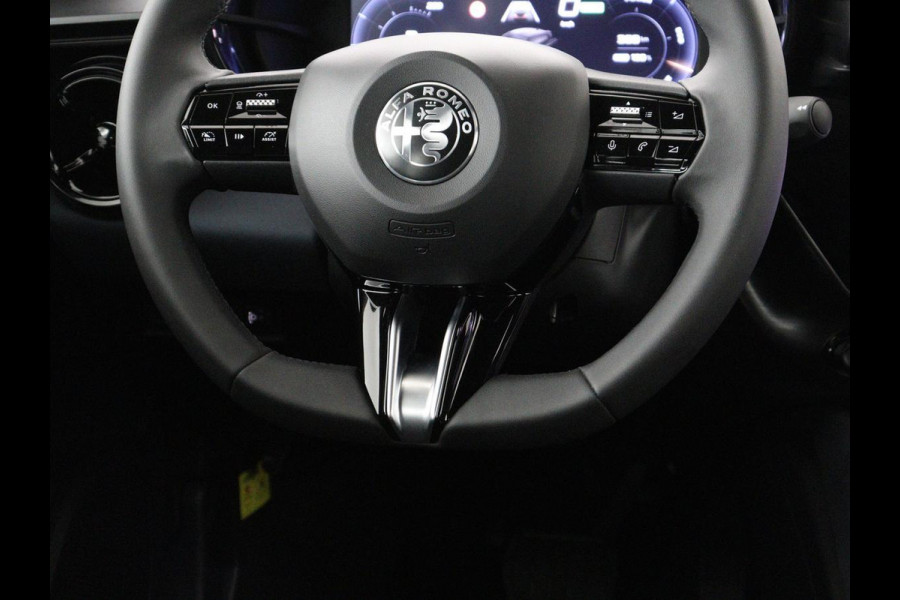 Alfa Romeo junior Elettrica 54 kWh | SOH 97,3% | Adaptive cruise | Carplay | Full LED | Parkeerhulp | Climate control | Digital Cockpit | 18'' velgen | Keyless start