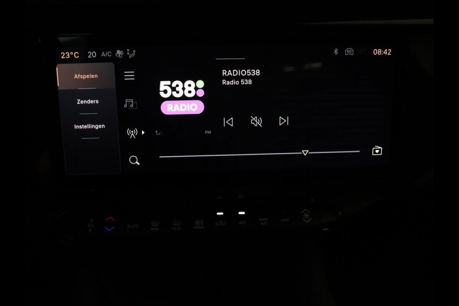 Alfa Romeo junior Elettrica 54 kWh | SOH 97,3% | Adaptive cruise | Carplay | Full LED | Parkeerhulp | Climate control | Digital Cockpit | 18'' velgen | Keyless start