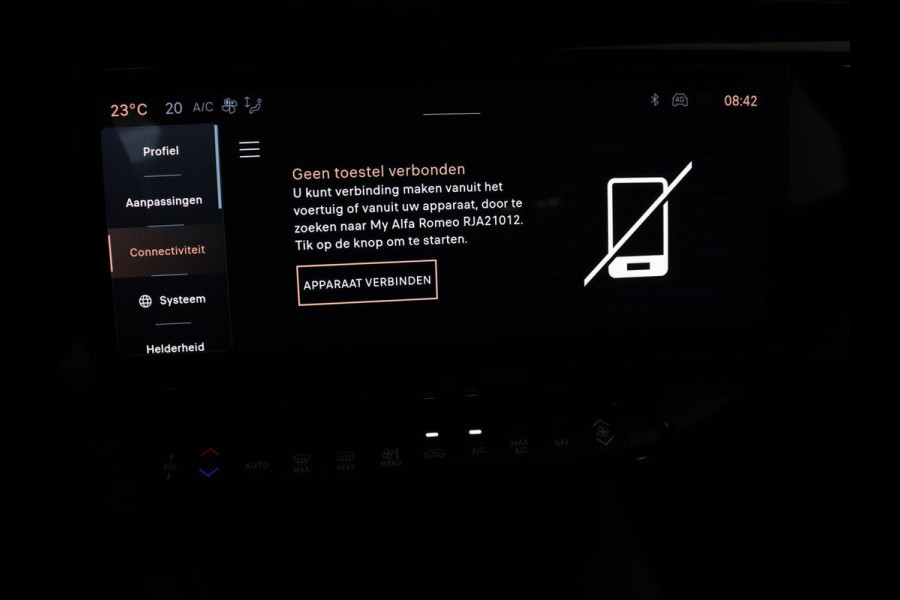 Alfa Romeo junior Elettrica 54 kWh | SOH 97,3% | Adaptive cruise | Carplay | Full LED | Parkeerhulp | Climate control | Digital Cockpit | 18'' velgen | Keyless start