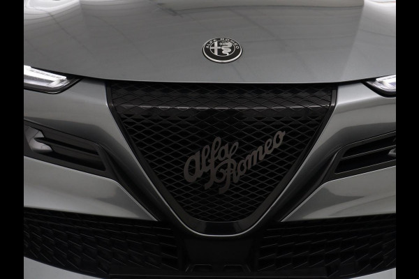 Alfa Romeo junior Elettrica 54 kWh | SOH 97,3% | Adaptive cruise | Carplay | Full LED | Parkeerhulp | Climate control | Digital Cockpit | 18'' velgen | Keyless start