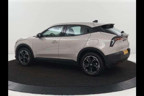 Alfa Romeo junior Elettrica 54 kWh | SOH 97,3% | Adaptive cruise | Carplay | Full LED | Parkeerhulp | Climate control | Digital Cockpit | 18'' velgen | Keyless start