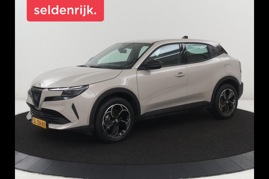 Alfa Romeo junior Elettrica 54 kWh | SOH 97,3% | Adaptive cruise | Carplay | Full LED | Parkeerhulp | Climate control | Digital Cockpit | 18'' velgen | Keyless start