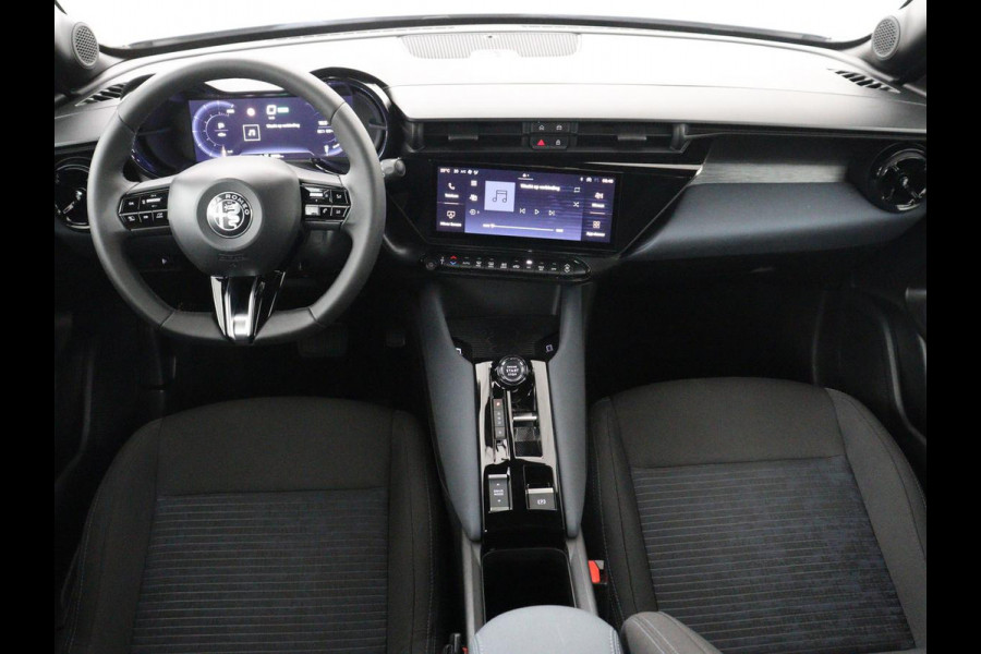 Alfa Romeo junior Elettrica 54 kWh | SOH 97,3% | Adaptive cruise | Carplay | Full LED | Parkeerhulp | Climate control | Digital Cockpit | 18'' velgen | Keyless start