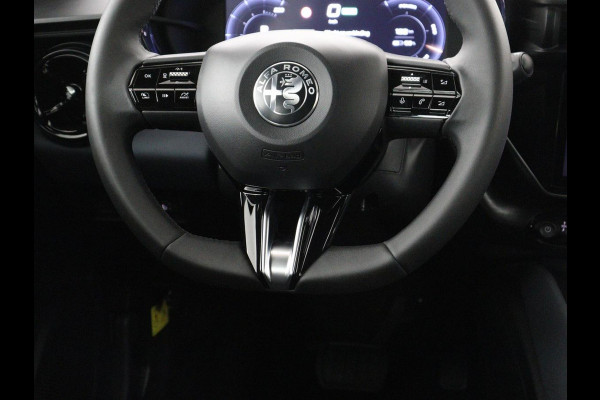 Alfa Romeo junior Elettrica 54 kWh | SOH 97,3% | Adaptive cruise | Carplay | Full LED | Parkeerhulp | Climate control | Digital Cockpit | 18'' velgen | Keyless start