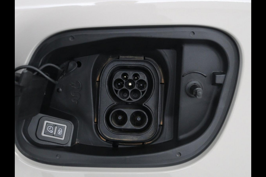 Alfa Romeo junior Elettrica 54 kWh | SOH 97,3% | Adaptive cruise | Carplay | Full LED | Parkeerhulp | Climate control | Digital Cockpit | 18'' velgen | Keyless start