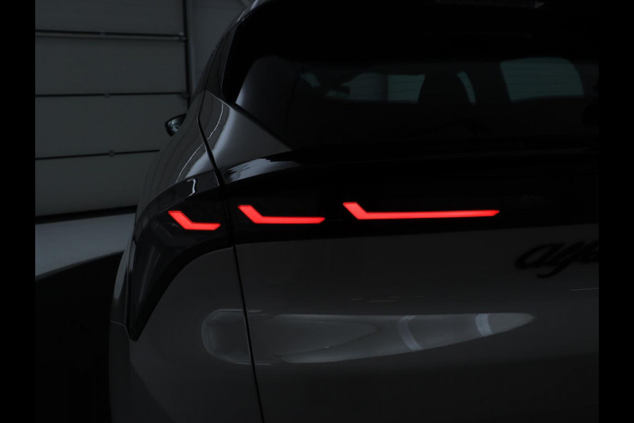 Alfa Romeo junior Elettrica 54 kWh | SOH 97,3% | Adaptive cruise | Carplay | Full LED | Parkeerhulp | Climate control | Digital Cockpit | 18'' velgen | Keyless start