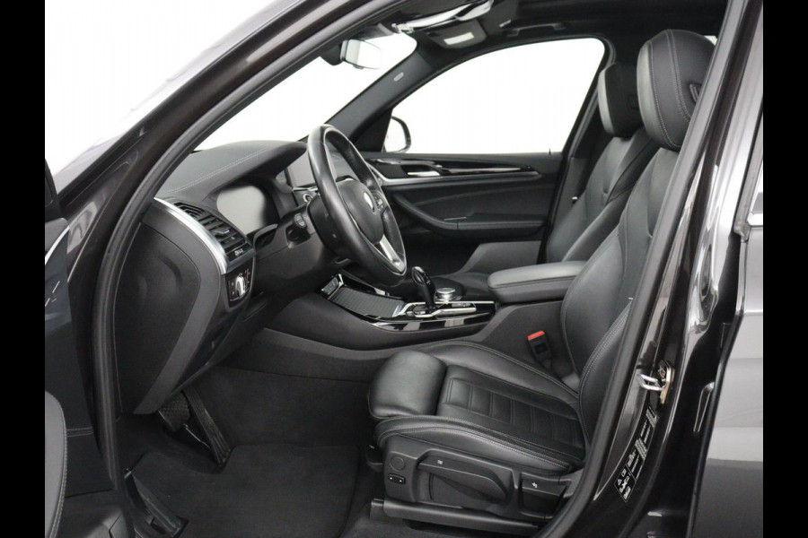 BMW X3 xDrive20i High Executive Edition | Pano | Carplay Panorama dak | Climate control | Stoelverwarming | Cruise control | Sfeerverlichting | Navigatie | Bluetooth | Leder bekleding | Achteruitrij camera | DAB Radio