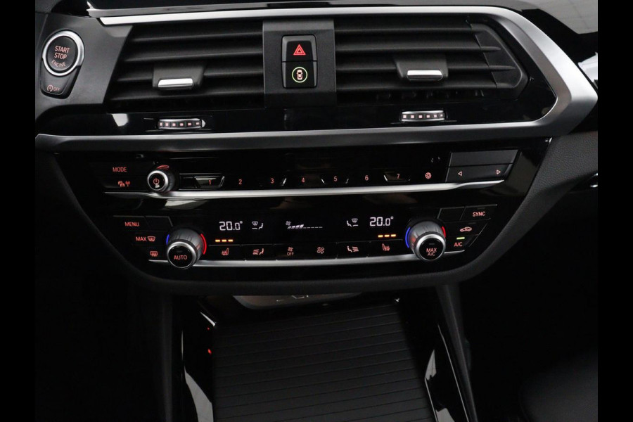 BMW X3 xDrive20i High Executive Edition | Pano | Carplay Panorama dak | Climate control | Stoelverwarming | Cruise control | Sfeerverlichting | Navigatie | Bluetooth | Leder bekleding | Achteruitrij camera | DAB Radio
