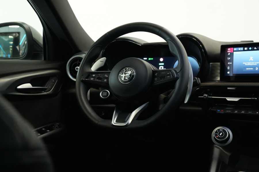 Alfa Romeo Tonale 1.5T Hybrid Veloce Schakelpaddles Draadloze Lader Stoelventilatie 24 Maanden garantie* (Vraag naar de voorwaarden)