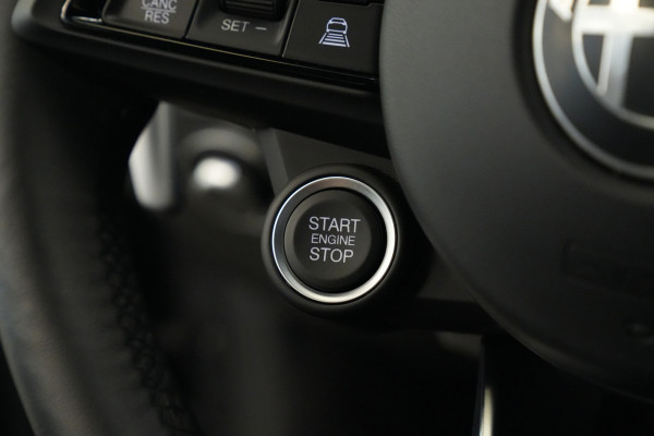 Alfa Romeo Tonale 1.5T Hybrid Veloce Schakelpaddles Draadloze Lader Stoelventilatie 24 Maanden garantie* (Vraag naar de voorwaarden)