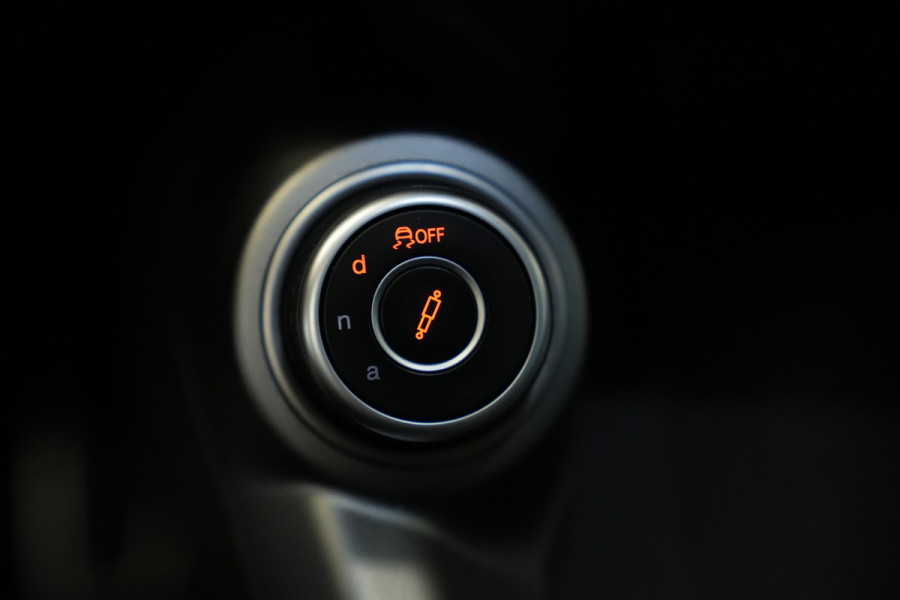 Alfa Romeo Tonale 1.5T Hybrid Veloce Schakelpaddles Draadloze Lader Stoelventilatie 24 Maanden garantie* (Vraag naar de voorwaarden)