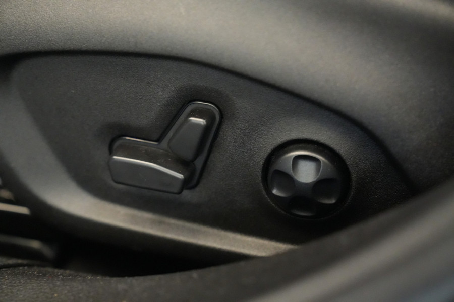 Alfa Romeo Tonale 1.5T Hybrid Veloce Schakelpaddles Draadloze Lader Stoelventilatie 24 Maanden garantie* (Vraag naar de voorwaarden)