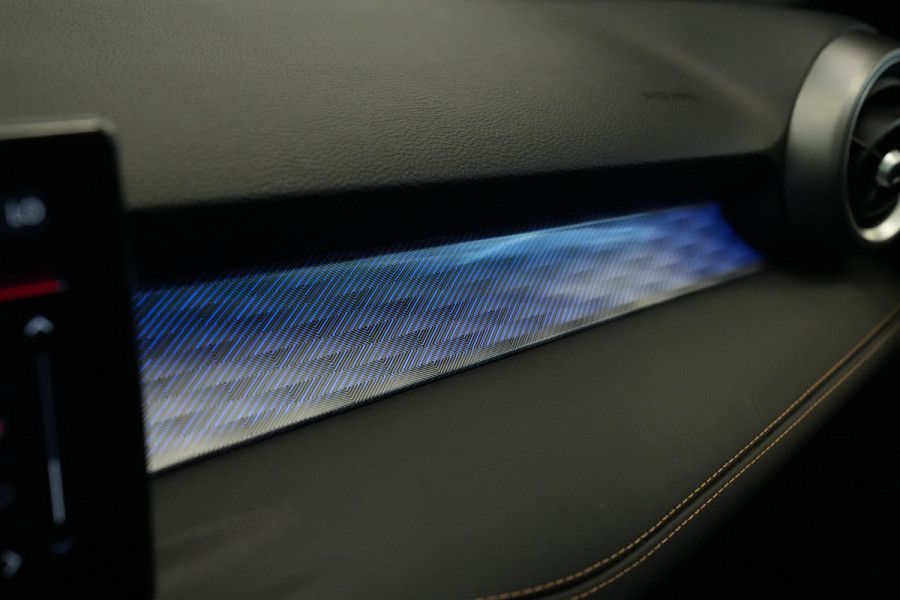 Alfa Romeo Tonale 1.5T Hybrid Veloce Schakelpaddles Draadloze Lader Stoelventilatie 24 Maanden garantie* (Vraag naar de voorwaarden)