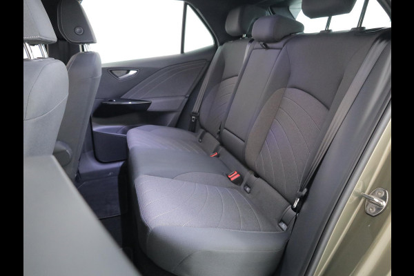 Volkswagen ID.3 Pure Oranje Edition 52 kWh 170 pk | SOH 100% | Navigatie via App | Parkeersensoren | Adaptieve cruise control | LED koplampen |