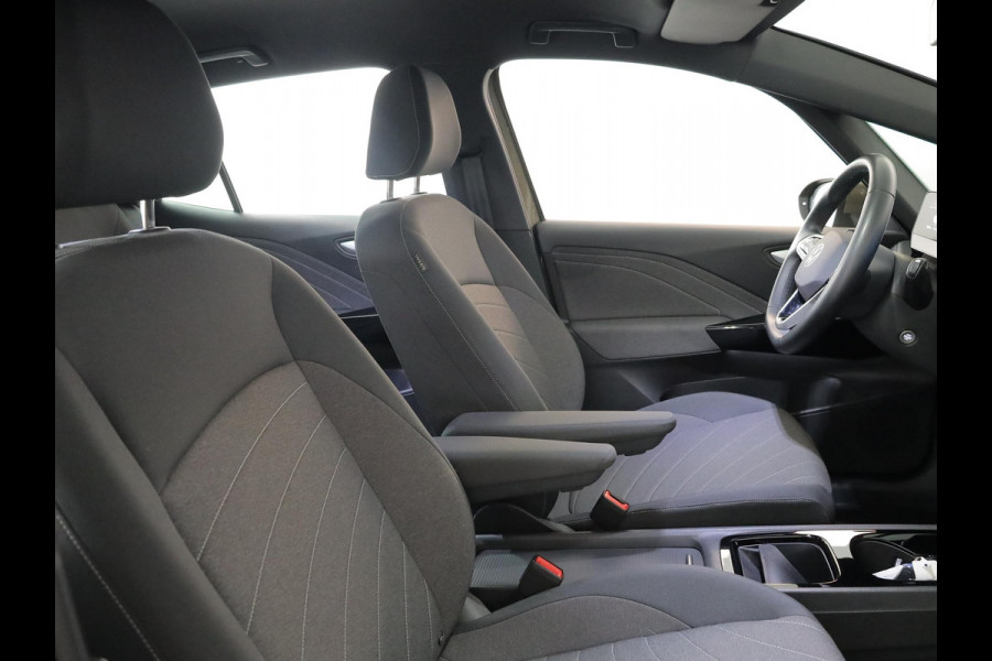 Volkswagen ID.3 Pure Oranje Edition 52 kWh 170 pk | SOH 100% | Navigatie via App | Parkeersensoren | Adaptieve cruise control | LED koplampen |