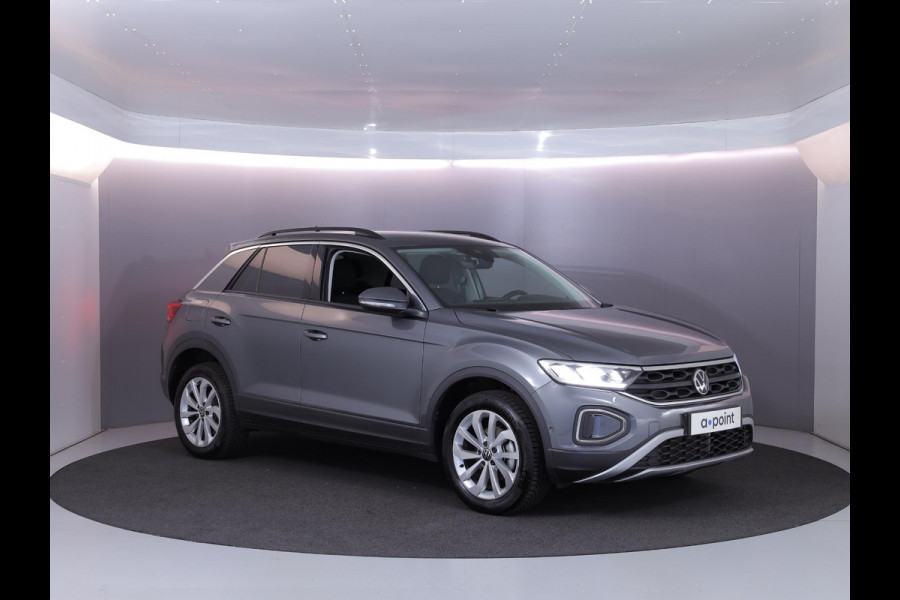 Volkswagen T-Roc 1.0 TSI Life Edition 115 pk | Verlengde garantie | Navigatie via App | Parkeersensoren (Park assist) | Achteruitrijcamera | Autom. airco |