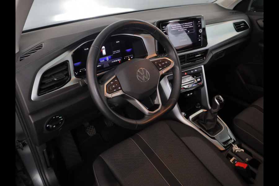 Volkswagen T-Roc 1.0 TSI Life Edition 115 pk | Verlengde garantie | Navigatie via App | Parkeersensoren (Park assist) | Achteruitrijcamera | Autom. airco |