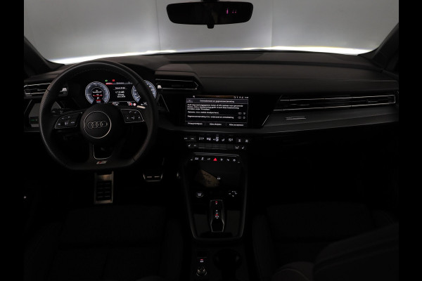 Audi A3 Sportback 40 TFSI e S edition 204 pk S-tronic | Verlengde garantie | Parkeersensoren (Park assist) | Achteruitrijcamera | Adaptieve cruise control | Autom. airco (3 zones) | S-Line |