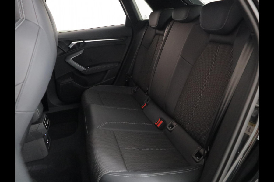 Audi A3 Sportback 40 TFSI e S edition 204 pk S-tronic | Verlengde garantie | Parkeersensoren (Park assist) | Achteruitrijcamera | Adaptieve cruise control | Autom. airco (3 zones) | S-Line |
