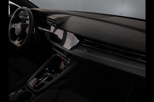 Audi A3 Sportback 40 TFSI e S edition 204 pk S-tronic | Verlengde garantie | Parkeersensoren (Park assist) | Achteruitrijcamera | Adaptieve cruise control | Autom. airco (3 zones) | S-Line |