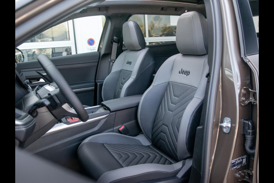 Jeep Compass First Edition 74 kWh | Adapt. Cruise | Camera | Carplay | 20" | Elektr. A-Klep | Navi | Winter Pack | Schuif/Kanteldak | Premium Pack | Conv. Pack | Warmtepomp