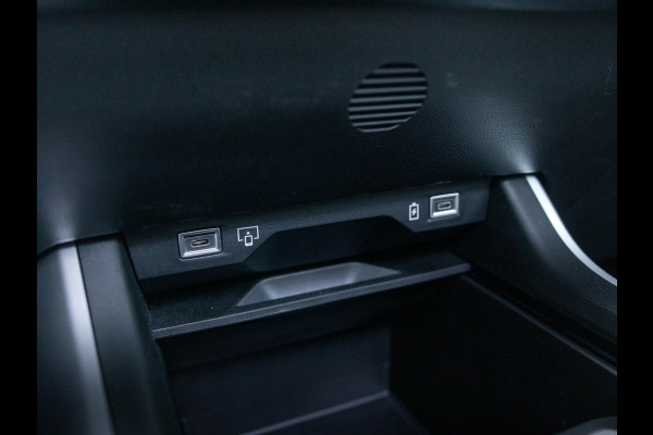 Jeep Compass First Edition 74 kWh | Adapt. Cruise | Camera | Carplay | 20" | Elektr. A-Klep | Navi | Winter Pack | Schuif/Kanteldak | Premium Pack | Conv. Pack | Warmtepomp
