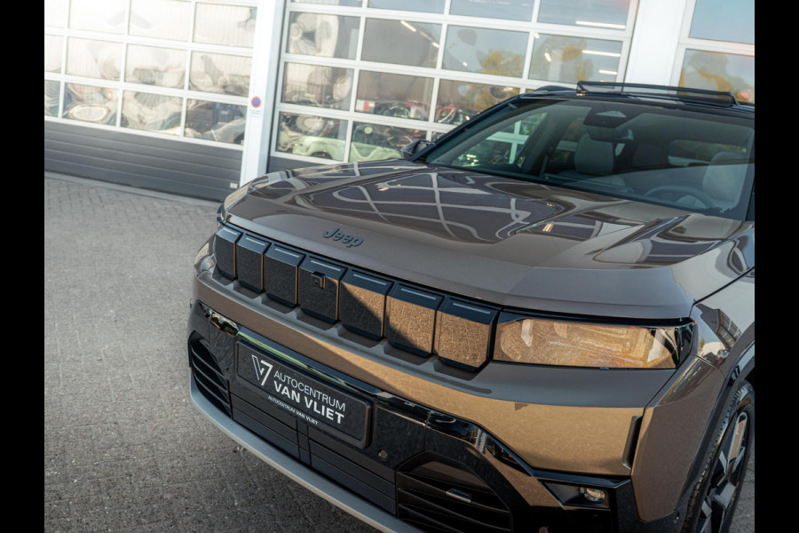 Jeep Compass First Edition 74 kWh | Adapt. Cruise | Camera | Carplay | 20" | Elektr. A-Klep | Navi | Winter Pack | Schuif/Kanteldak | Premium Pack | Conv. Pack | Warmtepomp