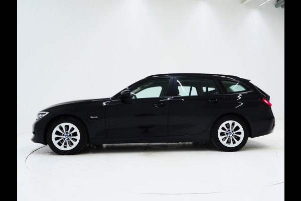 BMW 3 Serie Touring 320e Shadow Line | Camera | Trekhaak | Leder/Stof | DAB | LED | Cruise | Carplay
