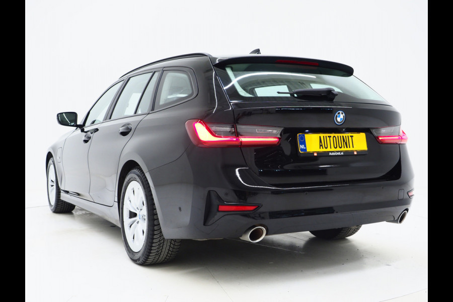BMW 3 Serie Touring 320e Shadow Line | Camera | Trekhaak | Leder/Stof | DAB | LED | Cruise | Carplay