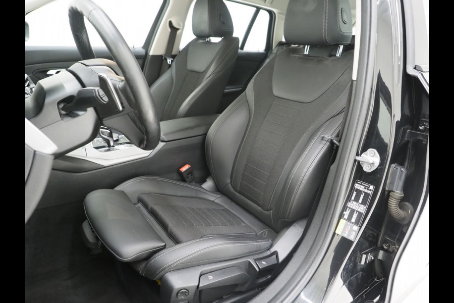 BMW 3 Serie Touring 320e Shadow Line | Camera | Trekhaak | Leder/Stof | DAB | LED | Cruise | Carplay