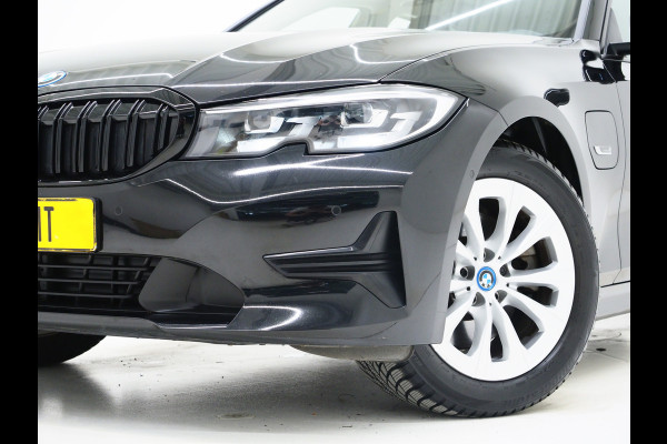 BMW 3 Serie Touring 320e Shadow Line | Camera | Trekhaak | Leder/Stof | DAB | LED | Cruise | Carplay