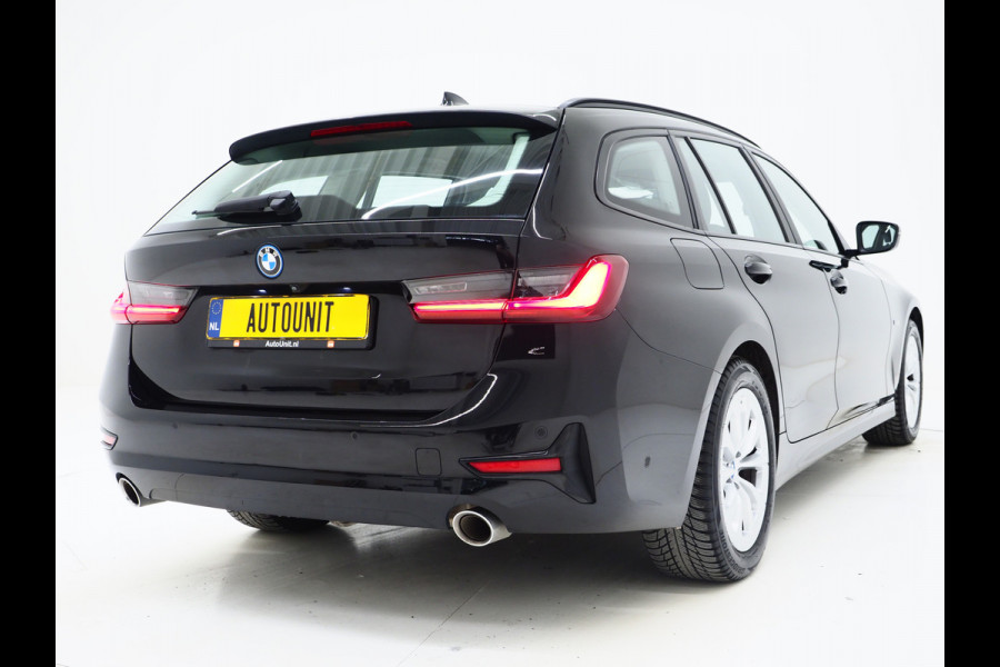 BMW 3 Serie Touring 320e Shadow Line | Camera | Trekhaak | Leder/Stof | DAB | LED | Cruise | Carplay