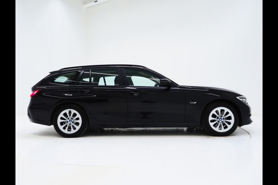 BMW 3 Serie Touring 320e Shadow Line | Camera | Trekhaak | Leder/Stof | DAB | LED | Cruise | Carplay