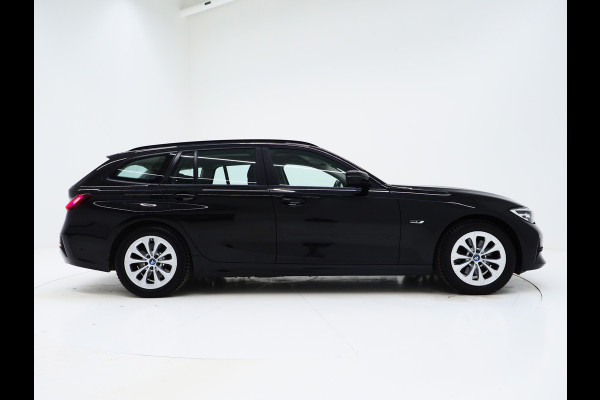 BMW 3 Serie Touring 320e Shadow Line | Camera | Trekhaak | Leder/Stof | DAB | LED | Cruise | Carplay