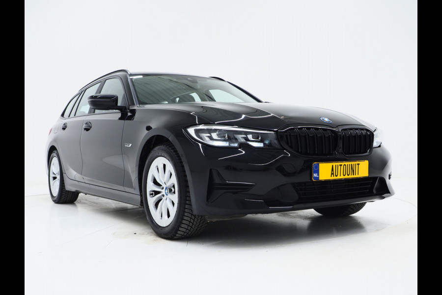 BMW 3 Serie Touring 320e Shadow Line | Camera | Trekhaak | Leder/Stof | DAB | LED | Cruise | Carplay