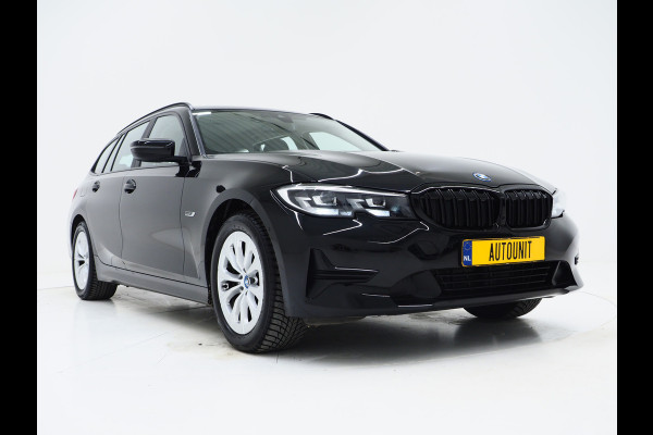 BMW 3 Serie Touring 320e Shadow Line | Camera | Trekhaak | Leder/Stof | DAB | LED | Cruise | Carplay