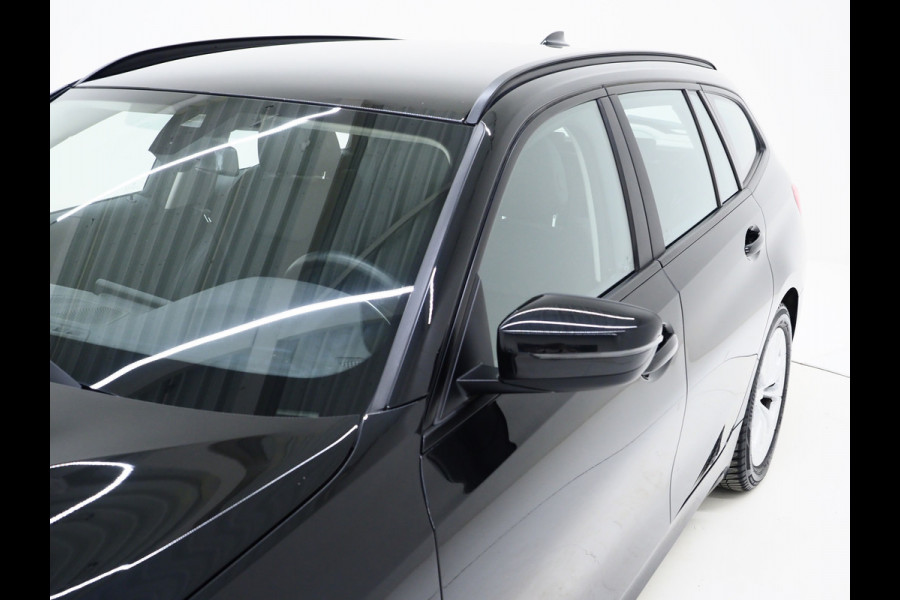 BMW 3 Serie Touring 320e Shadow Line | Camera | Trekhaak | Leder/Stof | DAB | LED | Cruise | Carplay