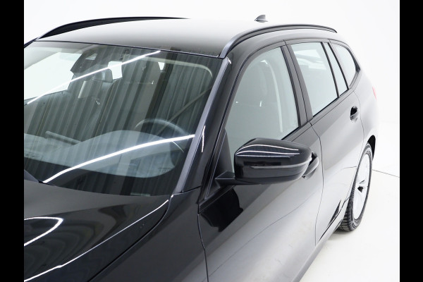 BMW 3 Serie Touring 320e Shadow Line | Camera | Trekhaak | Leder/Stof | DAB | LED | Cruise | Carplay